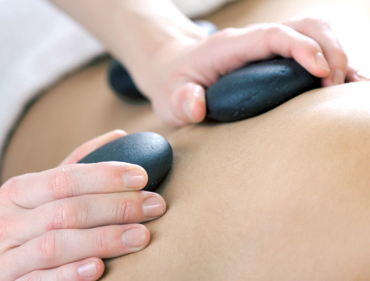 Massage aux pierres chaudes